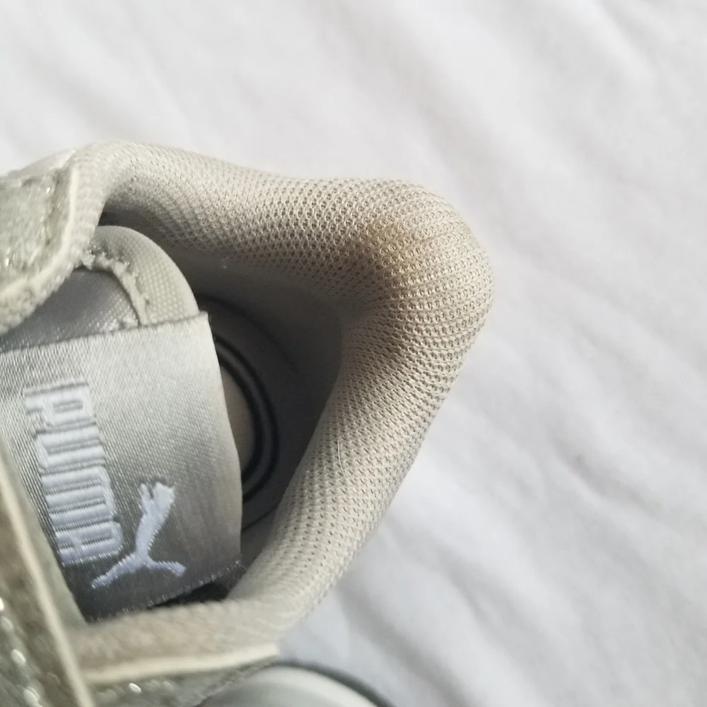 Toddler Puma Running Shoes Size CA 5.0 EUC/U.S 5C Silver,White&Sparkly - Picture 9 of 15